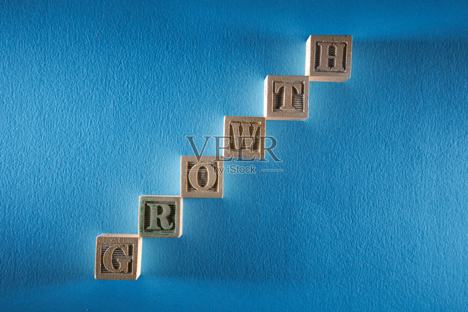 个字的增长照片摄影图片