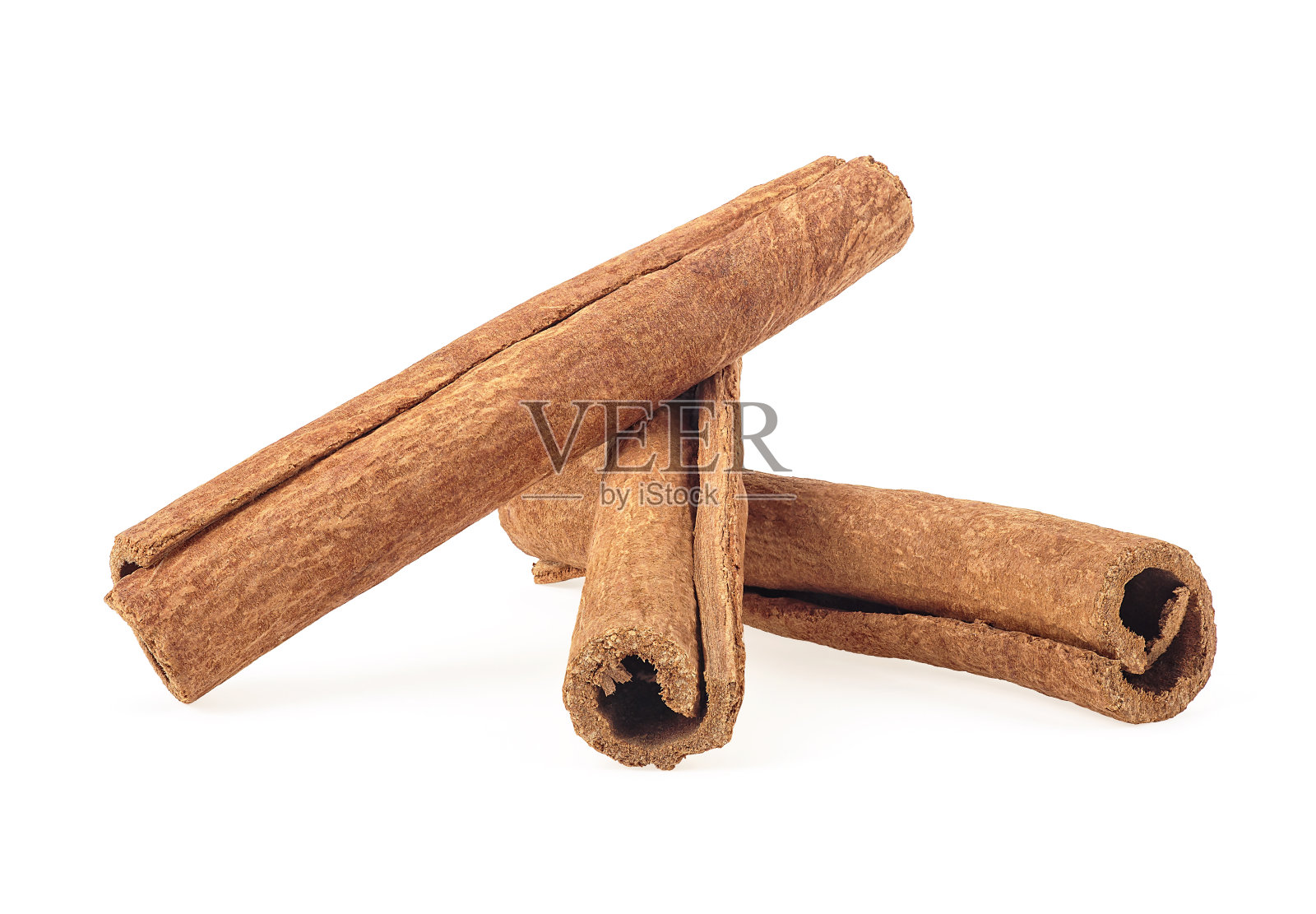 前视图三个肉桂棒孤立在一个白色的背景照片摄影图片