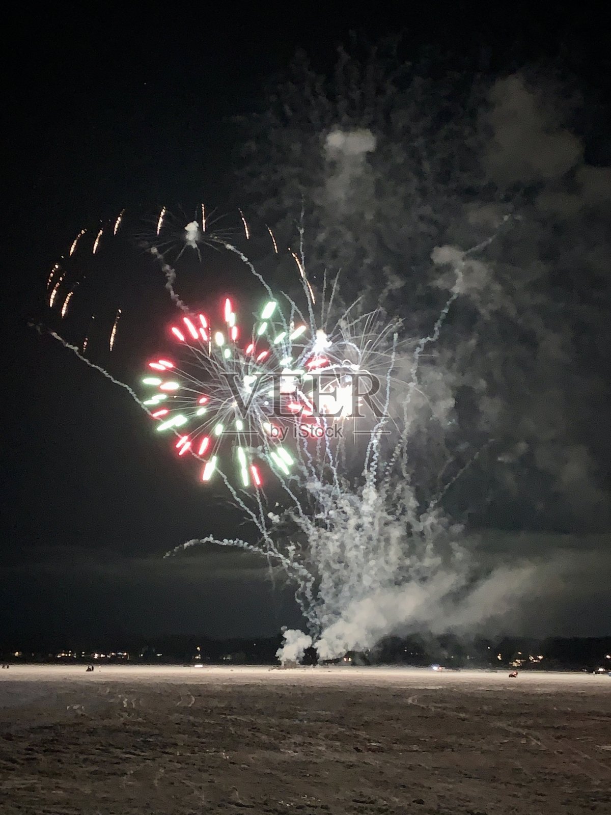 夜空中的烟火照片摄影图片