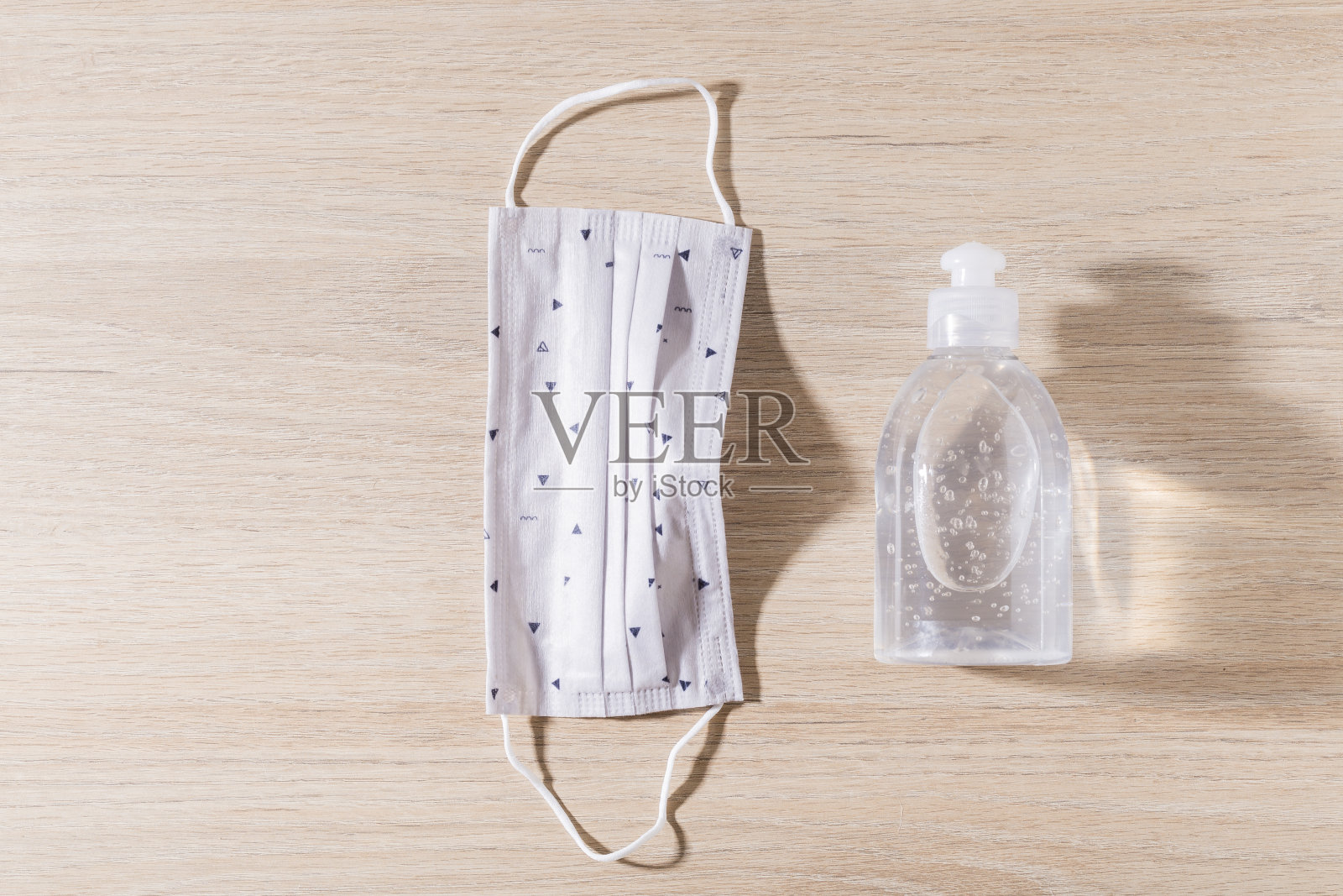 面膜和消毒凝胶照片摄影图片