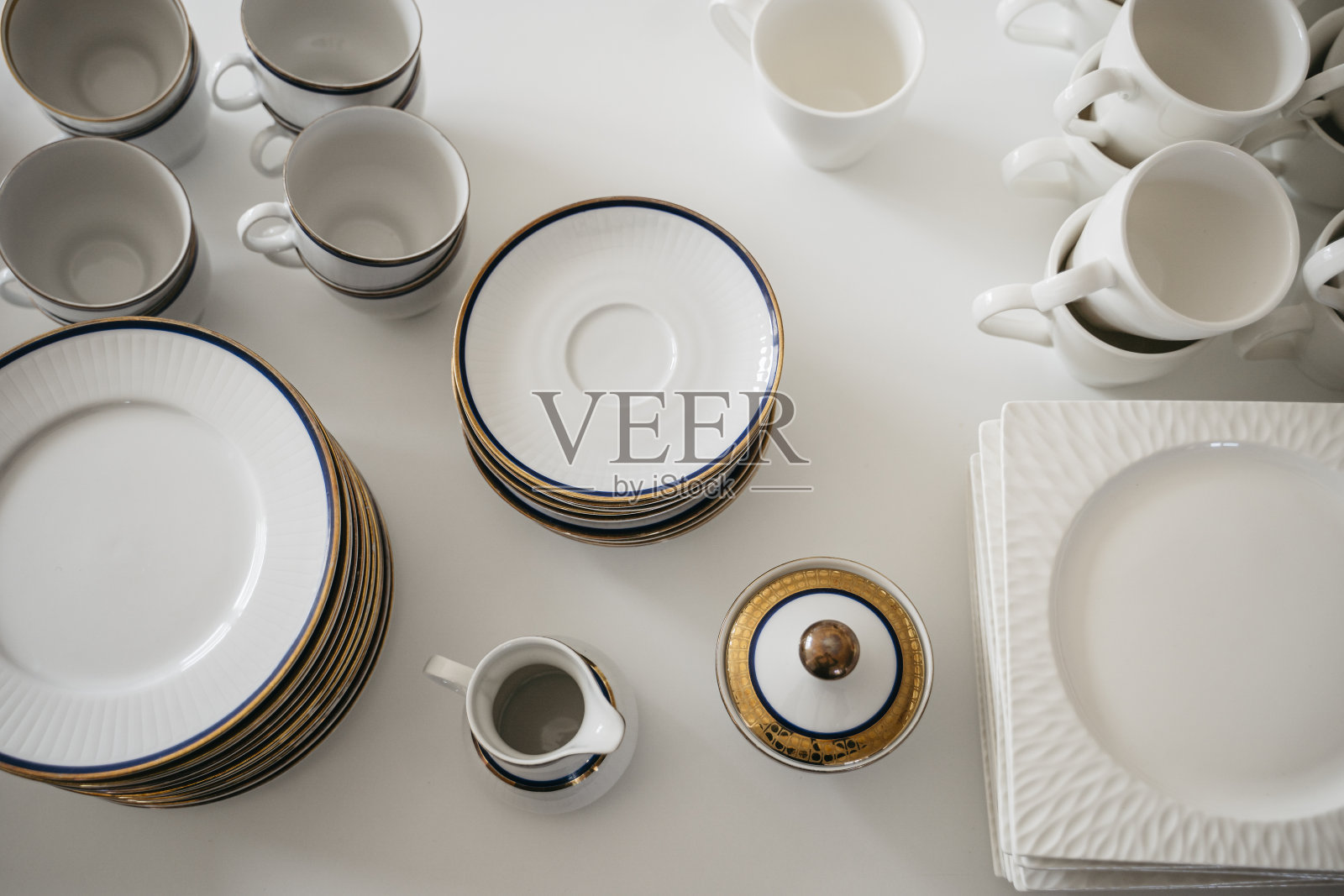 下午茶用的老式茶具照片摄影图片