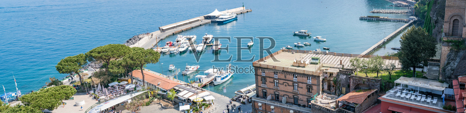意大利索伦托海港全景。照片摄影图片