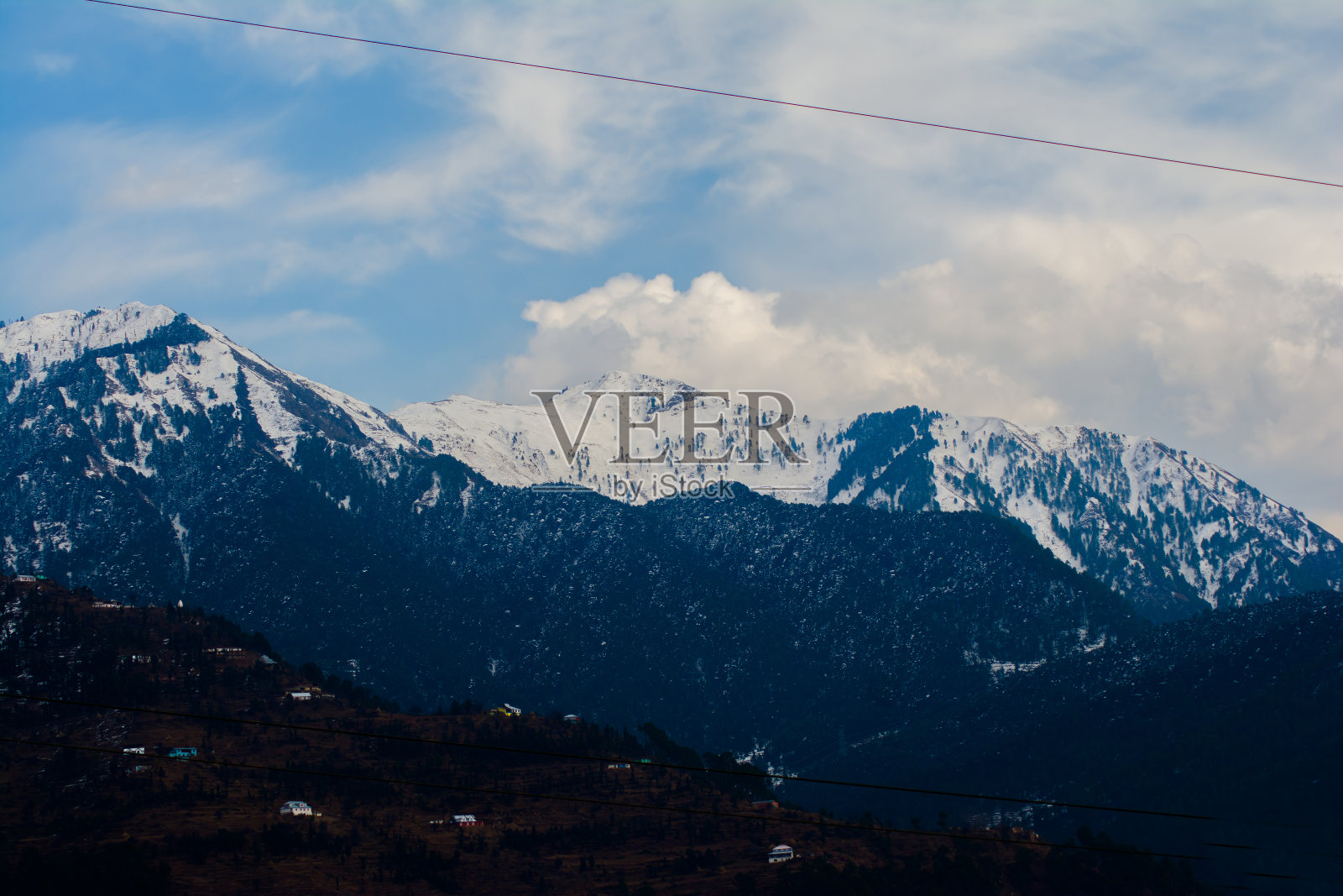 帕特尼托普是查谟的一个城市,冬天的风景照片摄影图片