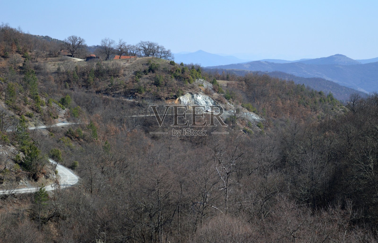 山间的乡村公路照片摄影图片