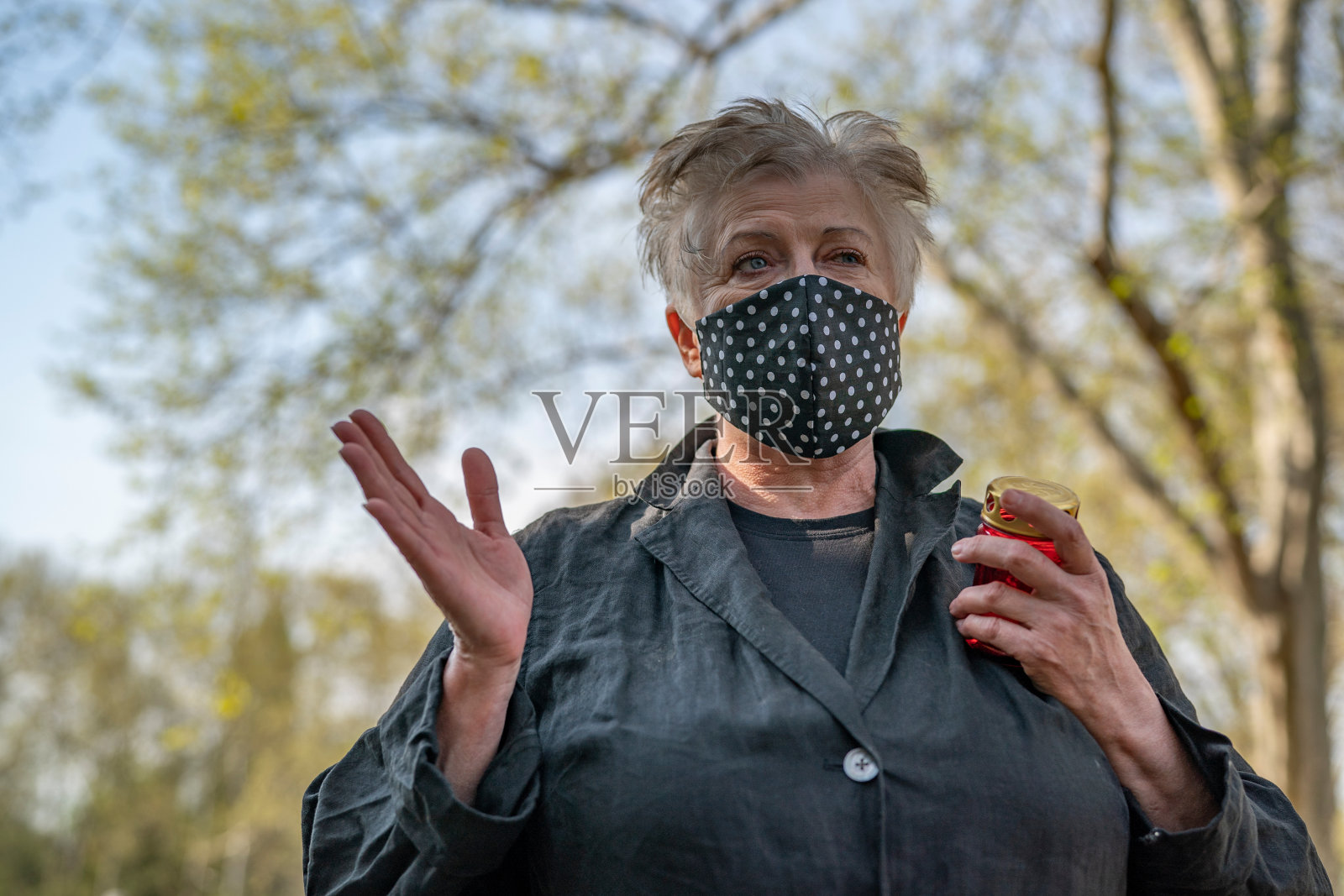 女人在面具照片摄影图片