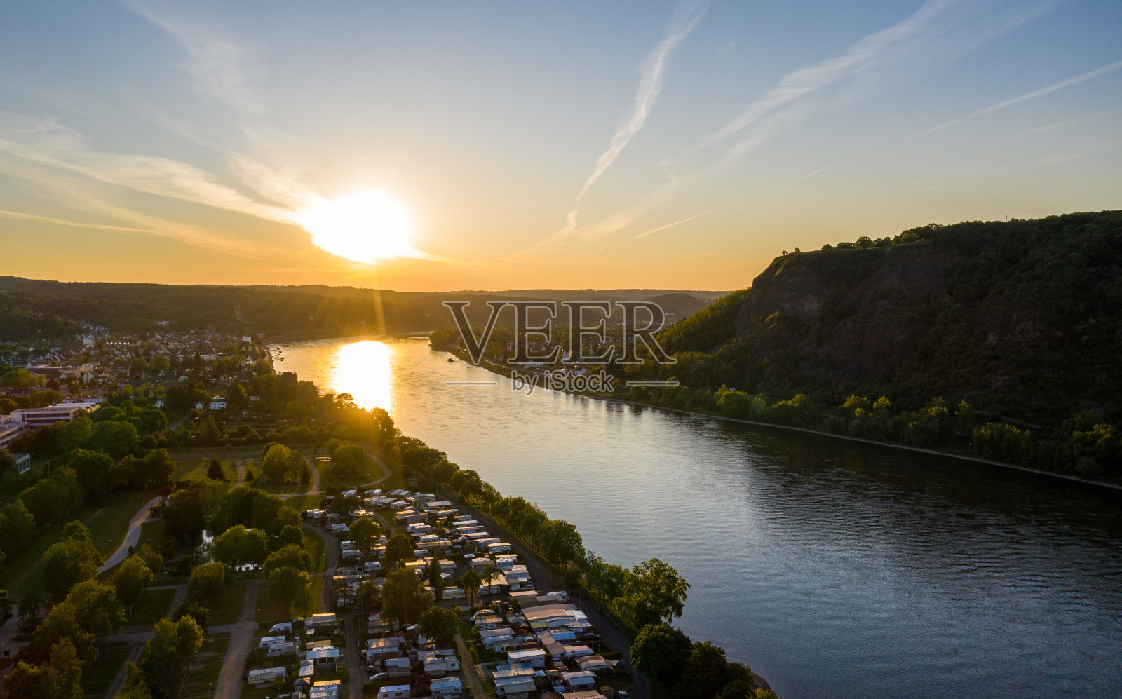 莱茵河景观,埃珀勒莱山和金德纳迈勒露营照片摄影图片