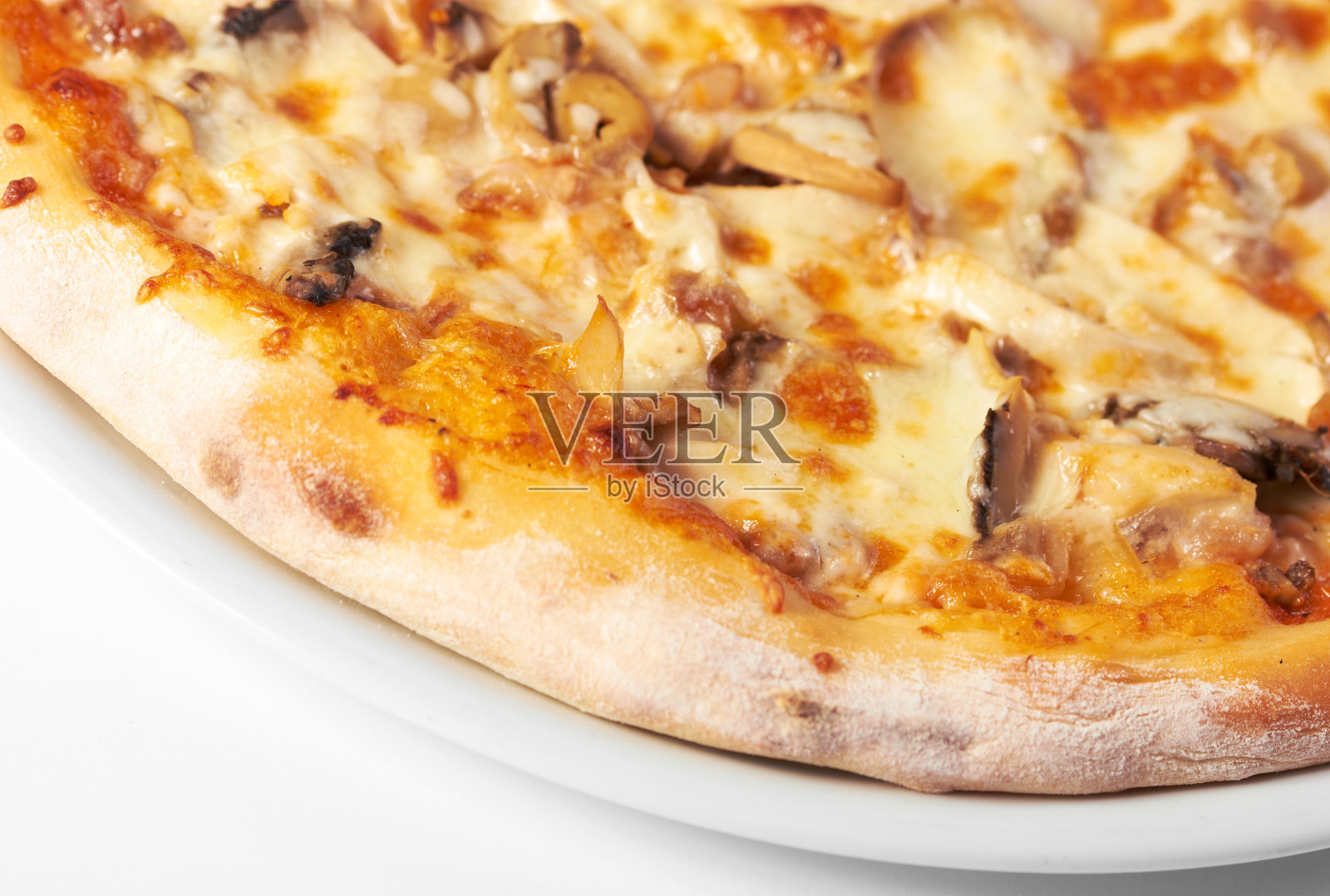 白色背景上的披萨照片摄影图片