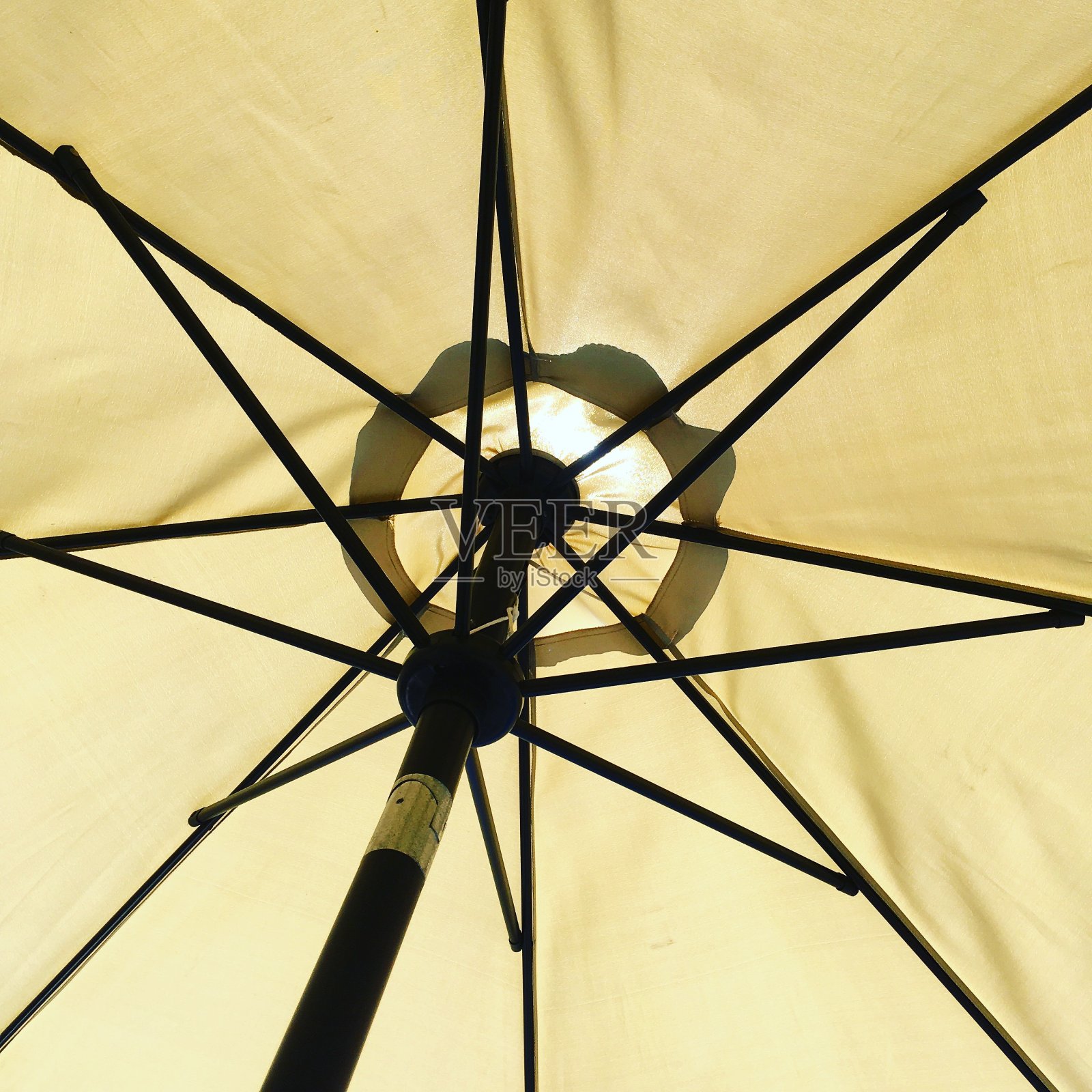 米色的伞照片摄影图片
