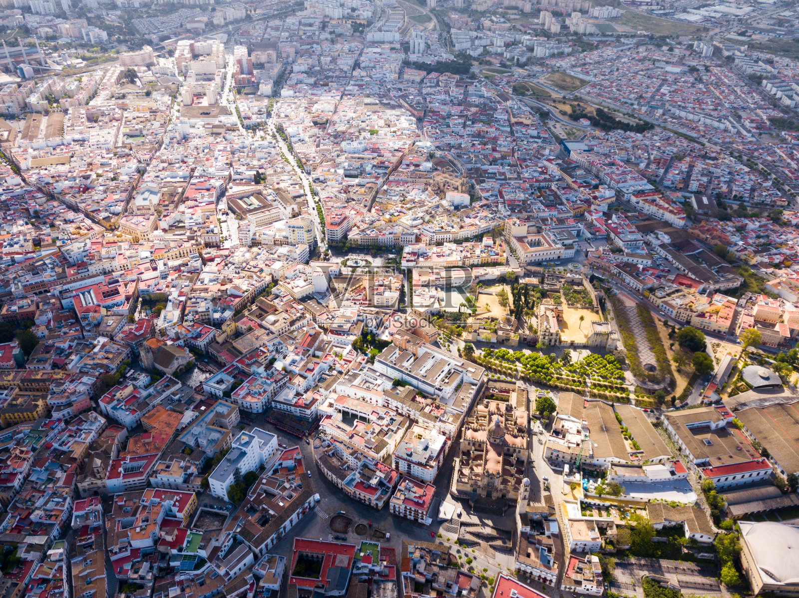 从赫雷斯·德拉·弗朗特拉大教堂和摩尔城堡鸟瞰照片摄影图片