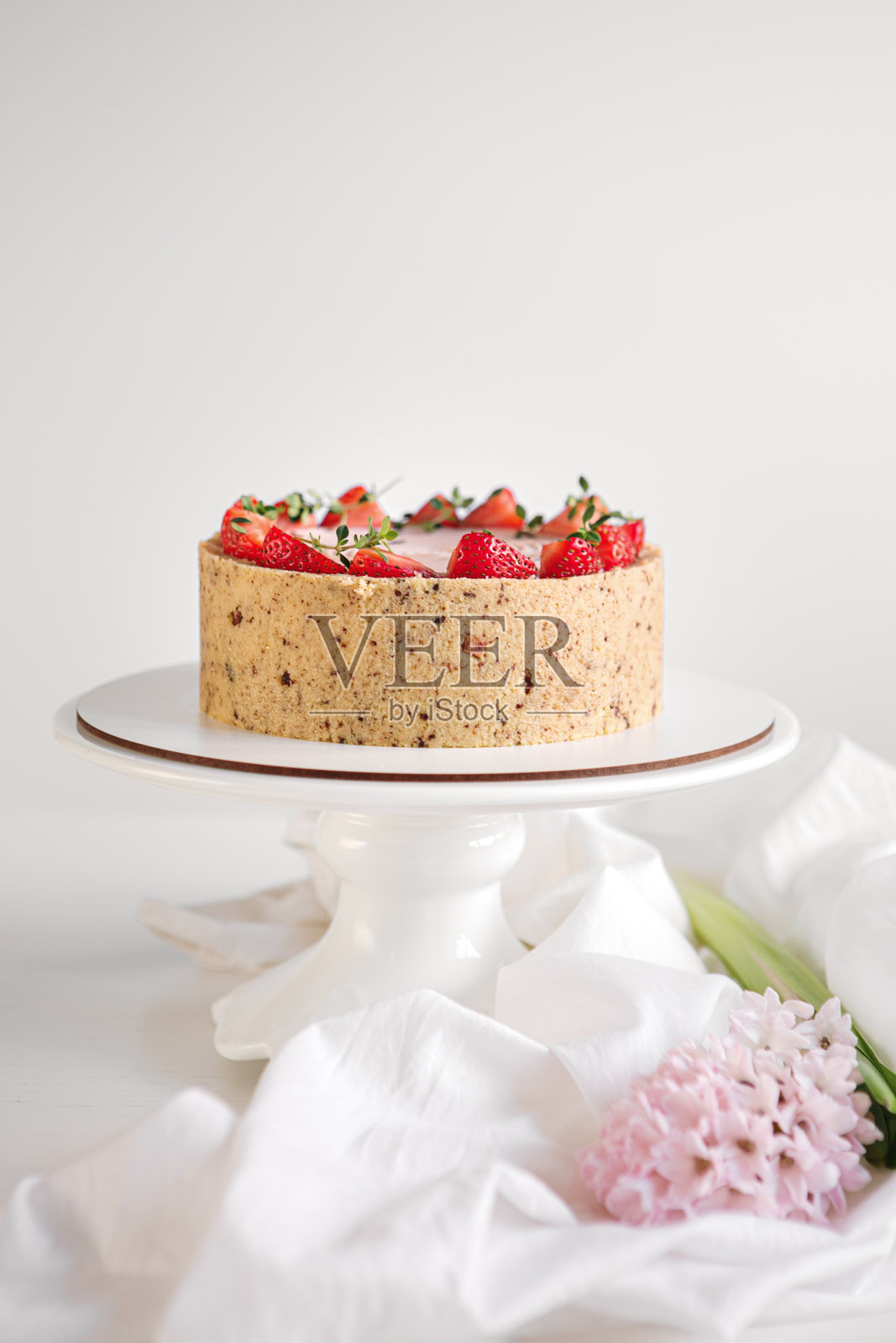 草莓芝士蛋糕照片摄影图片