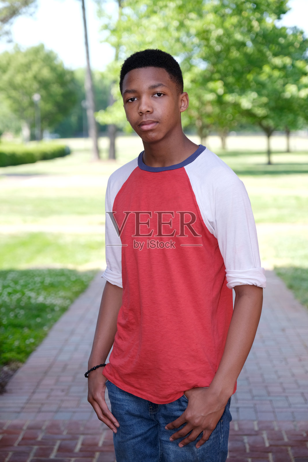 十几岁的非裔美国男孩肖像照片摄影图片