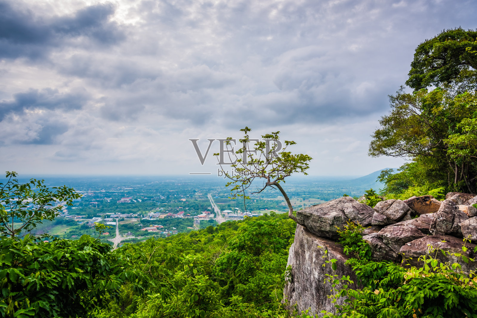鸟瞰图。来自山顶的风景照片摄影图片