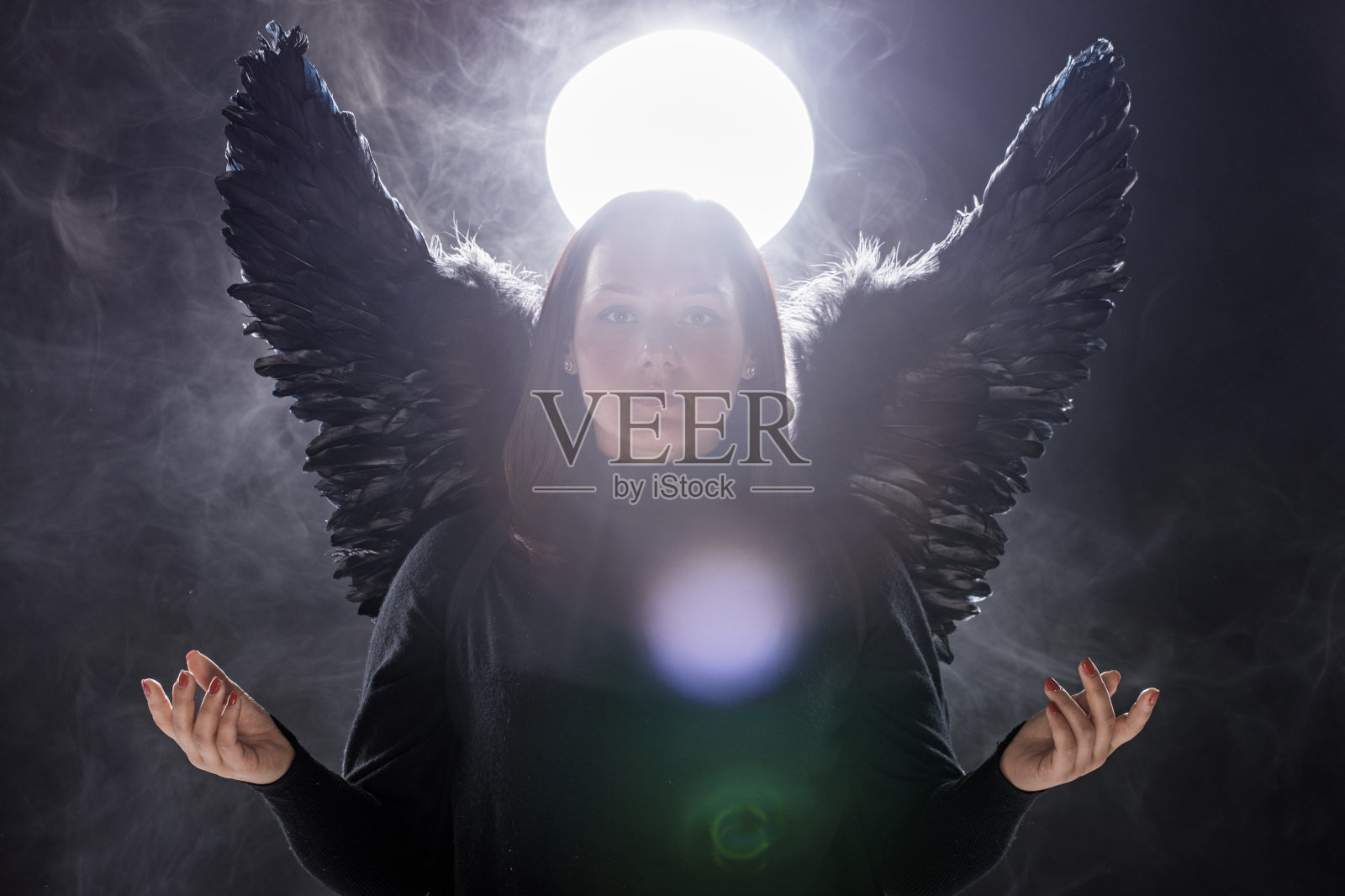 黑翼女天使照片摄影图片