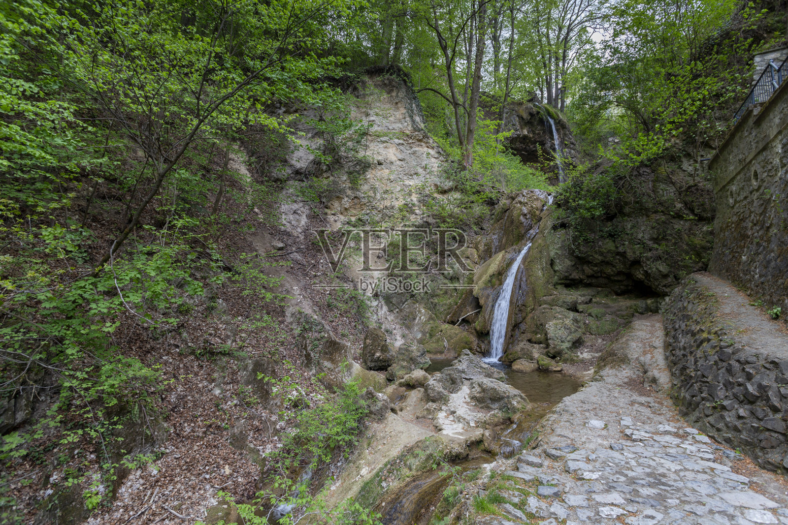 Lilafured附近的Bukk山上的瀑布照片摄影图片