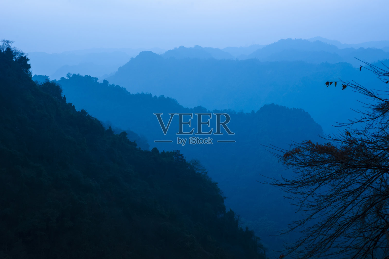 热带的山谷风光照片摄影图片