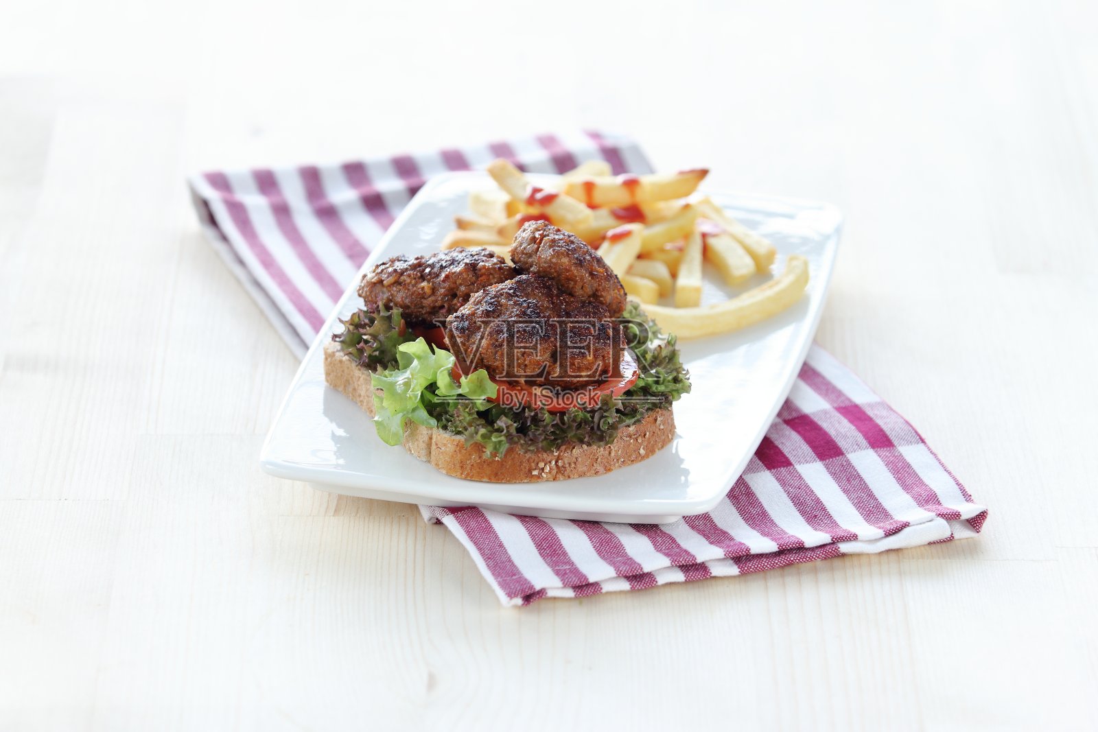 吃着美味健康的肉丸盘照片摄影图片