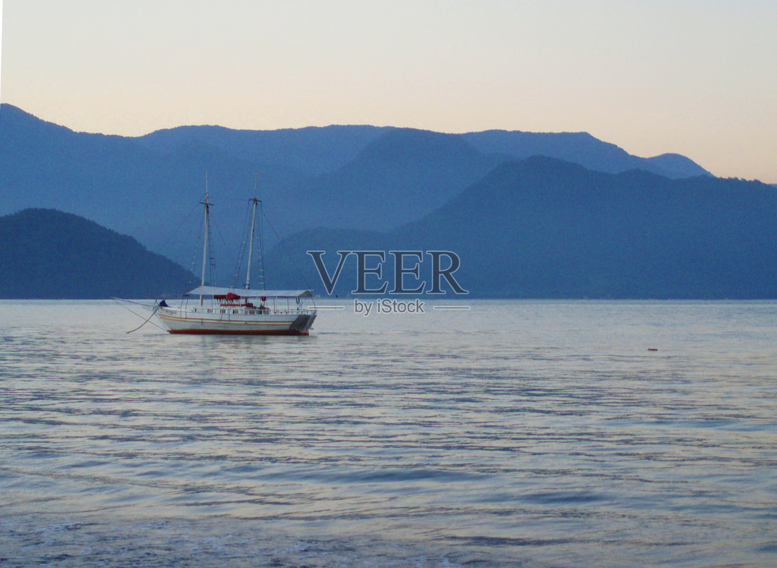 巴西蓝湾的帆船照片摄影图片