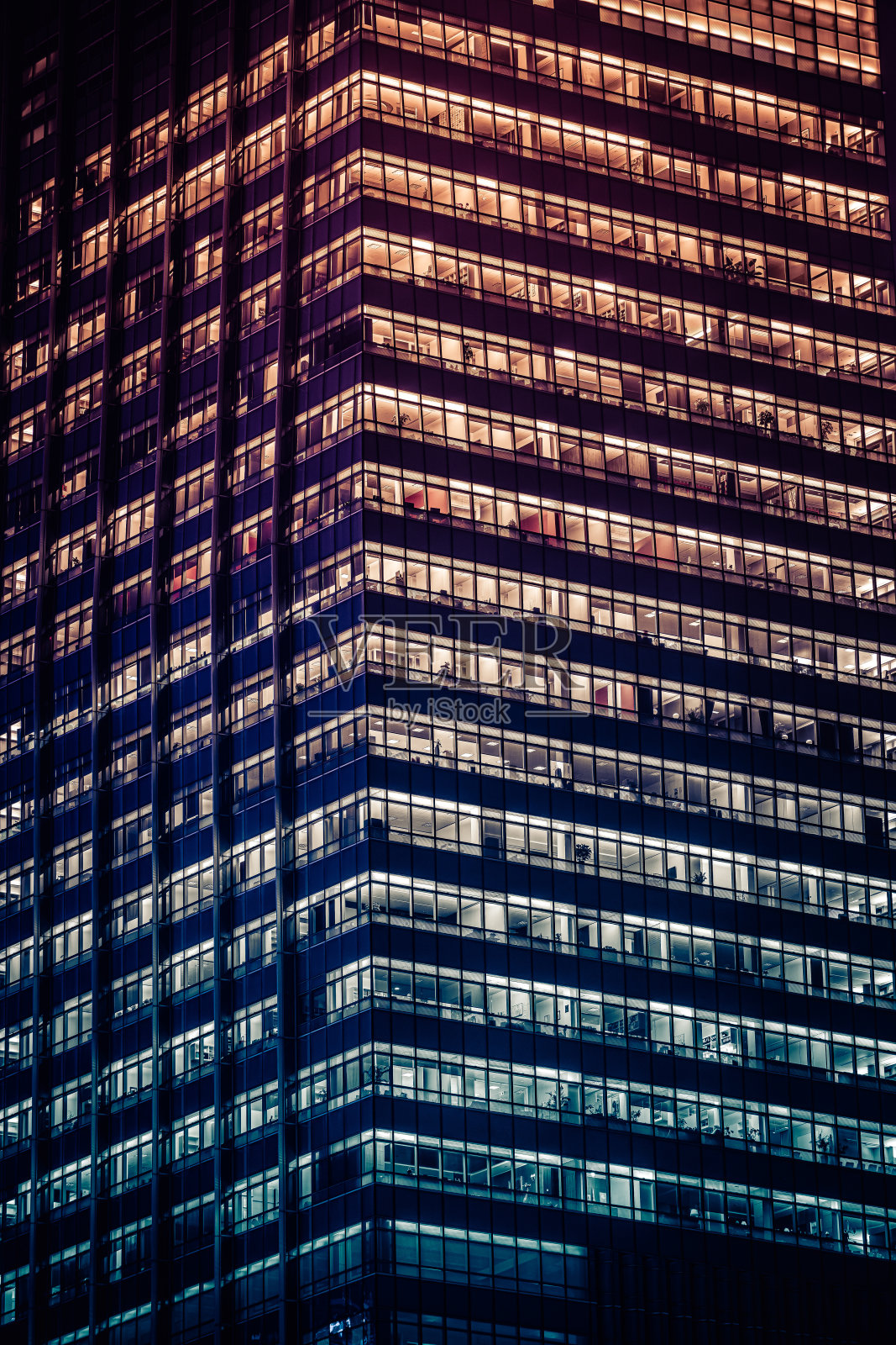 香港晚上的商业大厦照片摄影图片