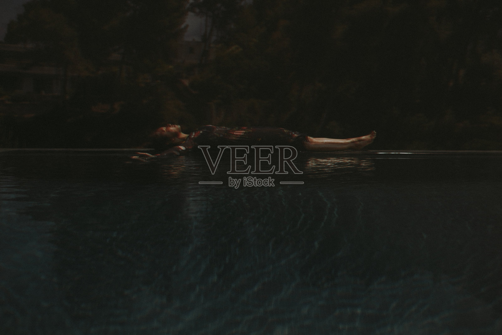 喜怒无常的夏天照片摄影图片