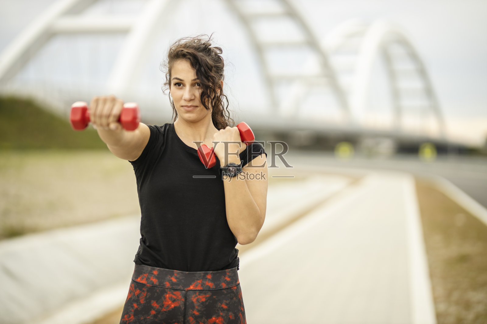 女子举重练习照片摄影图片