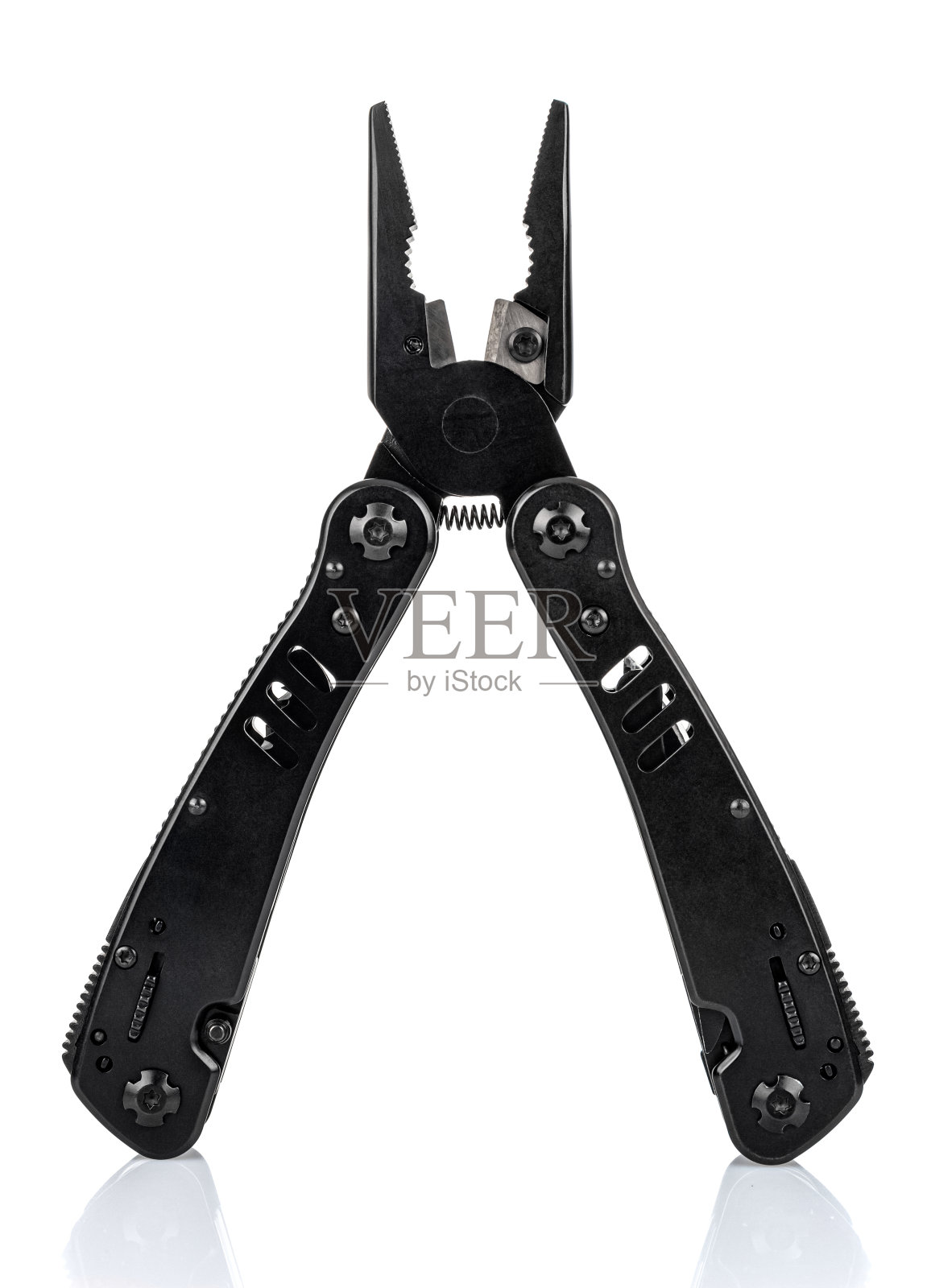 开钳的黑色多刀刀隔离在白色背景上,反射在光滑的表面。多用途刀特写图像照片摄影图片