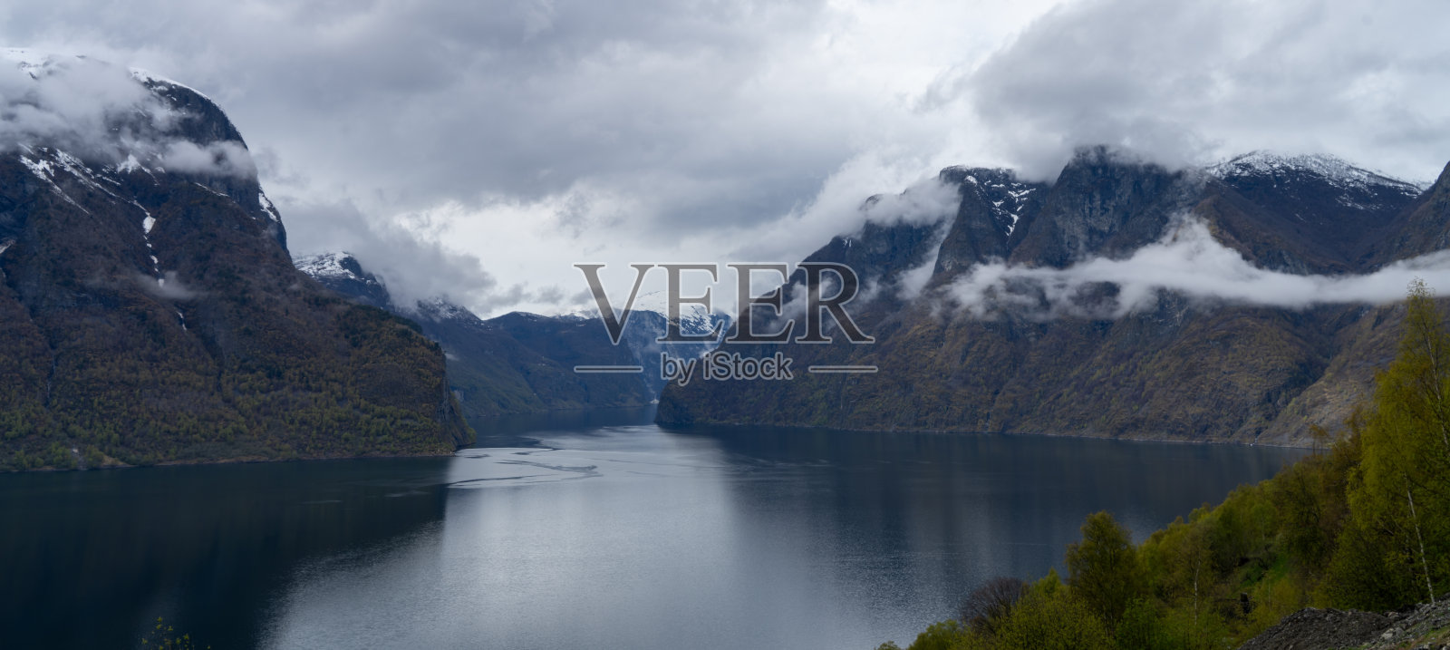 从挪威Stegastein的视角来看奥兰峡湾照片摄影图片