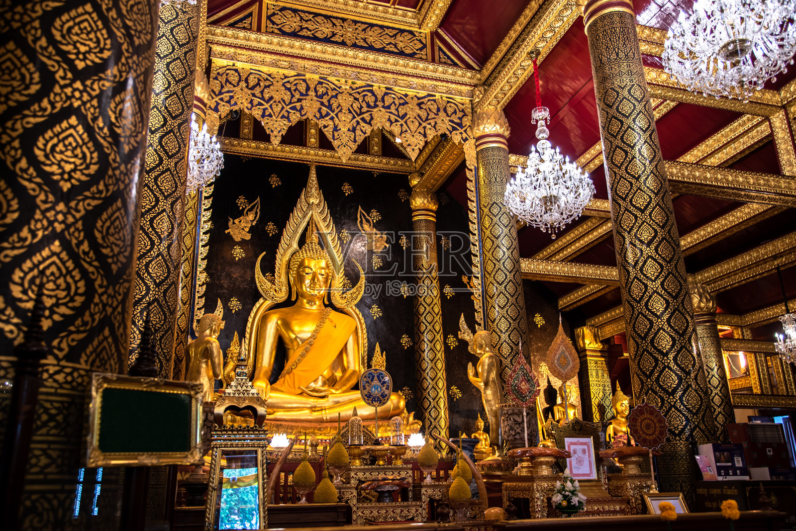 Phra Phuttha Chinnarat是泰国最美丽、最宏伟的佛像照片摄影图片