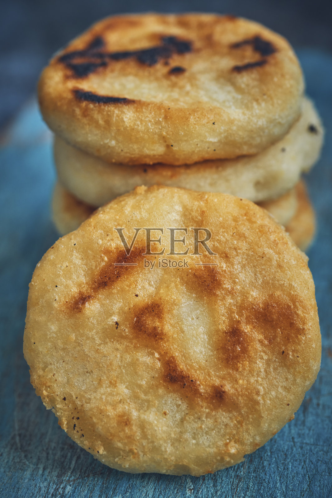 新鲜出炉的哥伦比亚玉米饼照片摄影图片