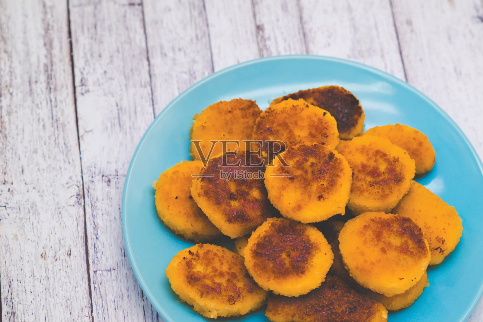 带酥皮的炸鸡块照片摄影图片