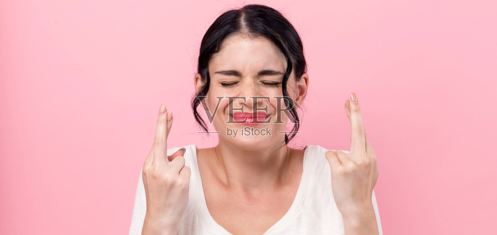 希望好运的年轻女子照片摄影图片