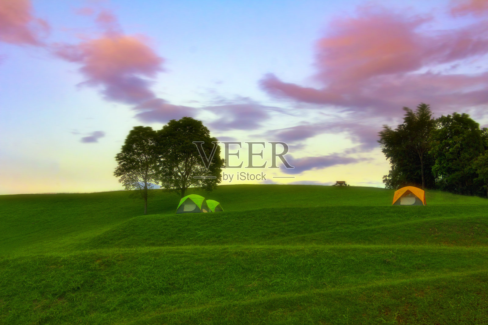 在Doi Samer Dao的帐篷露营地点。泰国南省,斯里兰卡国家公园照片摄影图片