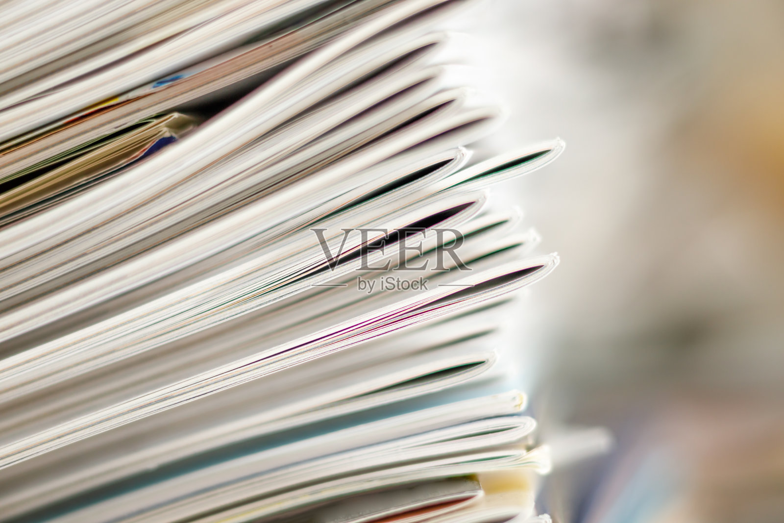 许多堆叠的白色封面书照片摄影图片