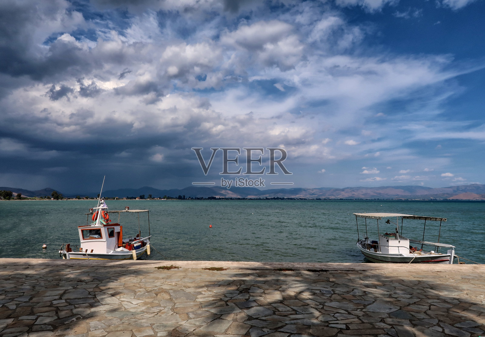 希腊伯罗奔尼撒半岛周围风景如画。照片摄影图片