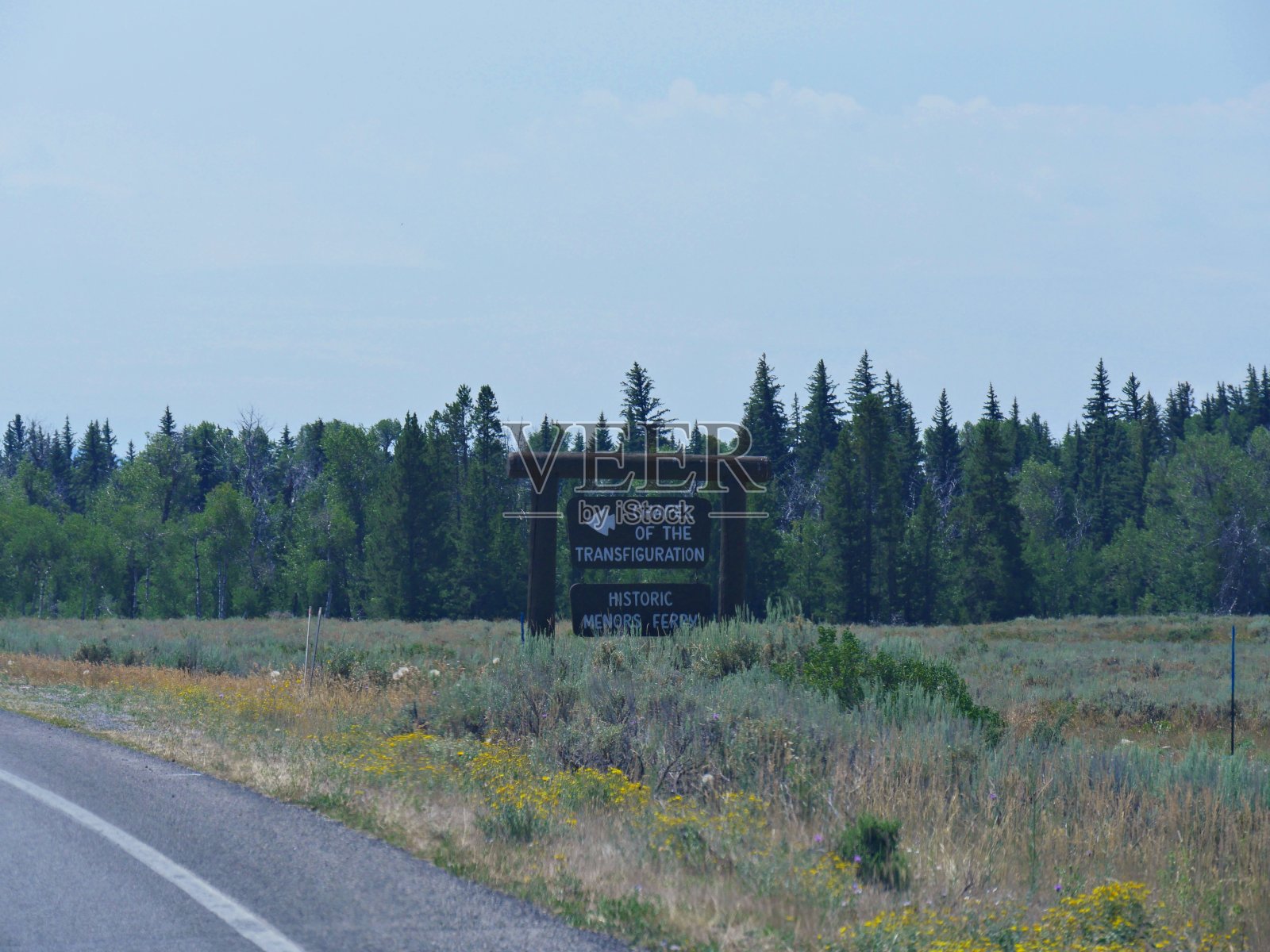 怀俄明州,大提顿国家公园,通往变形教堂的路标。照片摄影图片