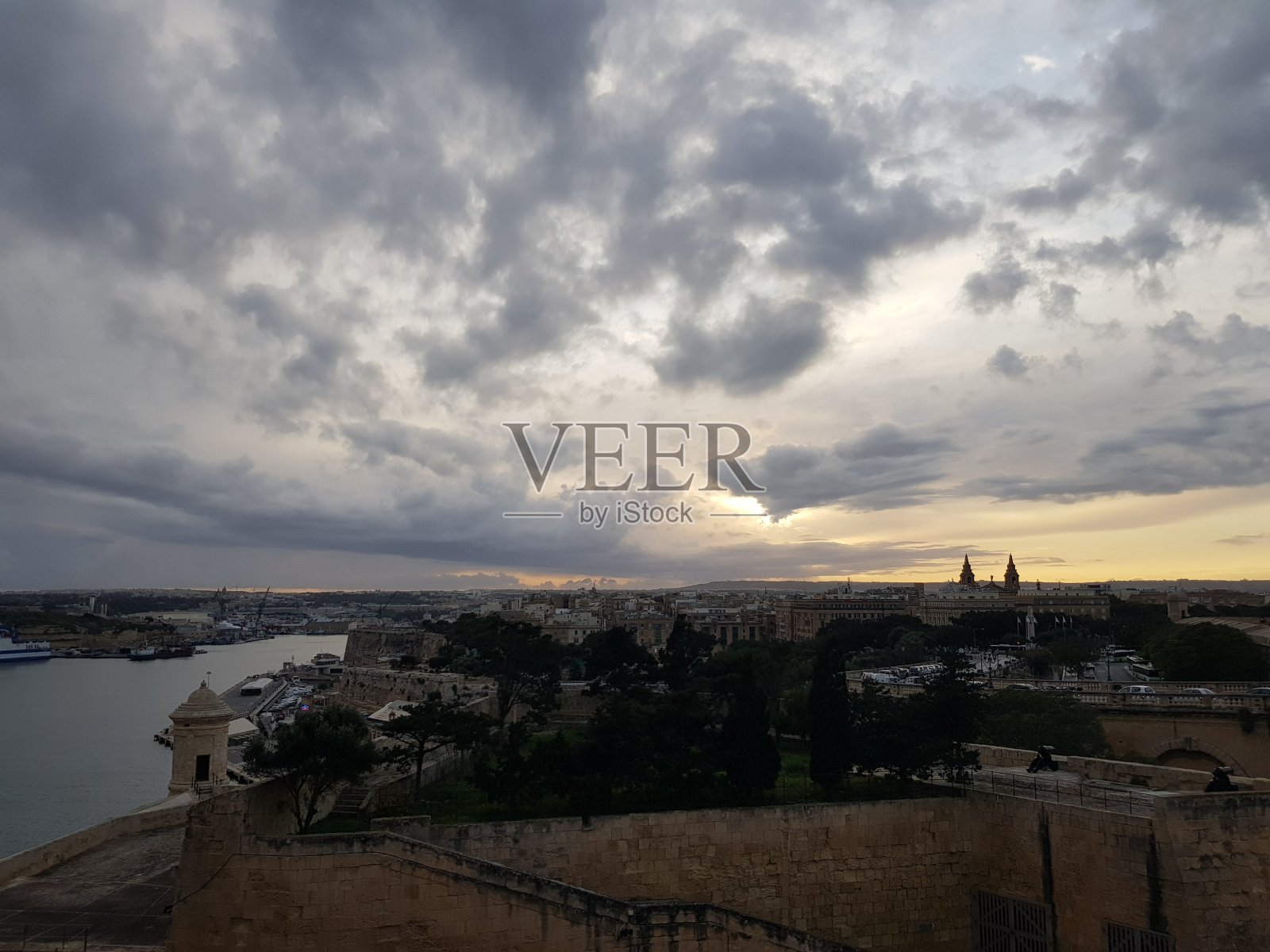 从上Barrakka花园看日落照片摄影图片