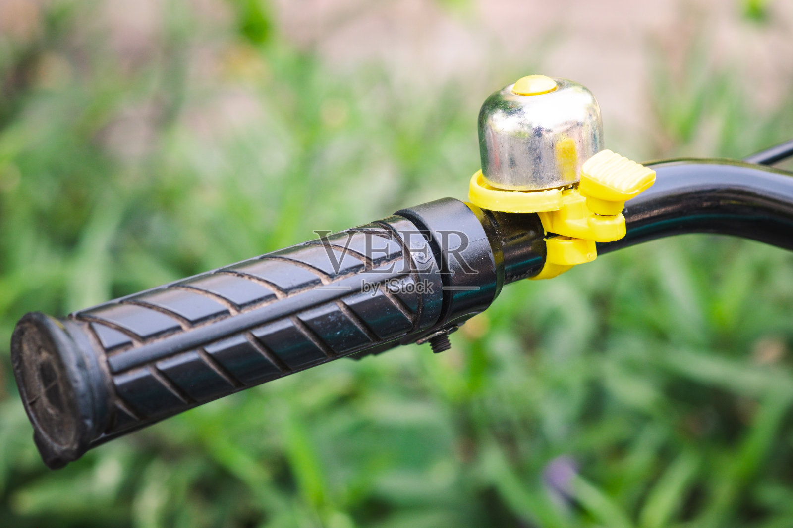 自行车车把带铃照片摄影图片