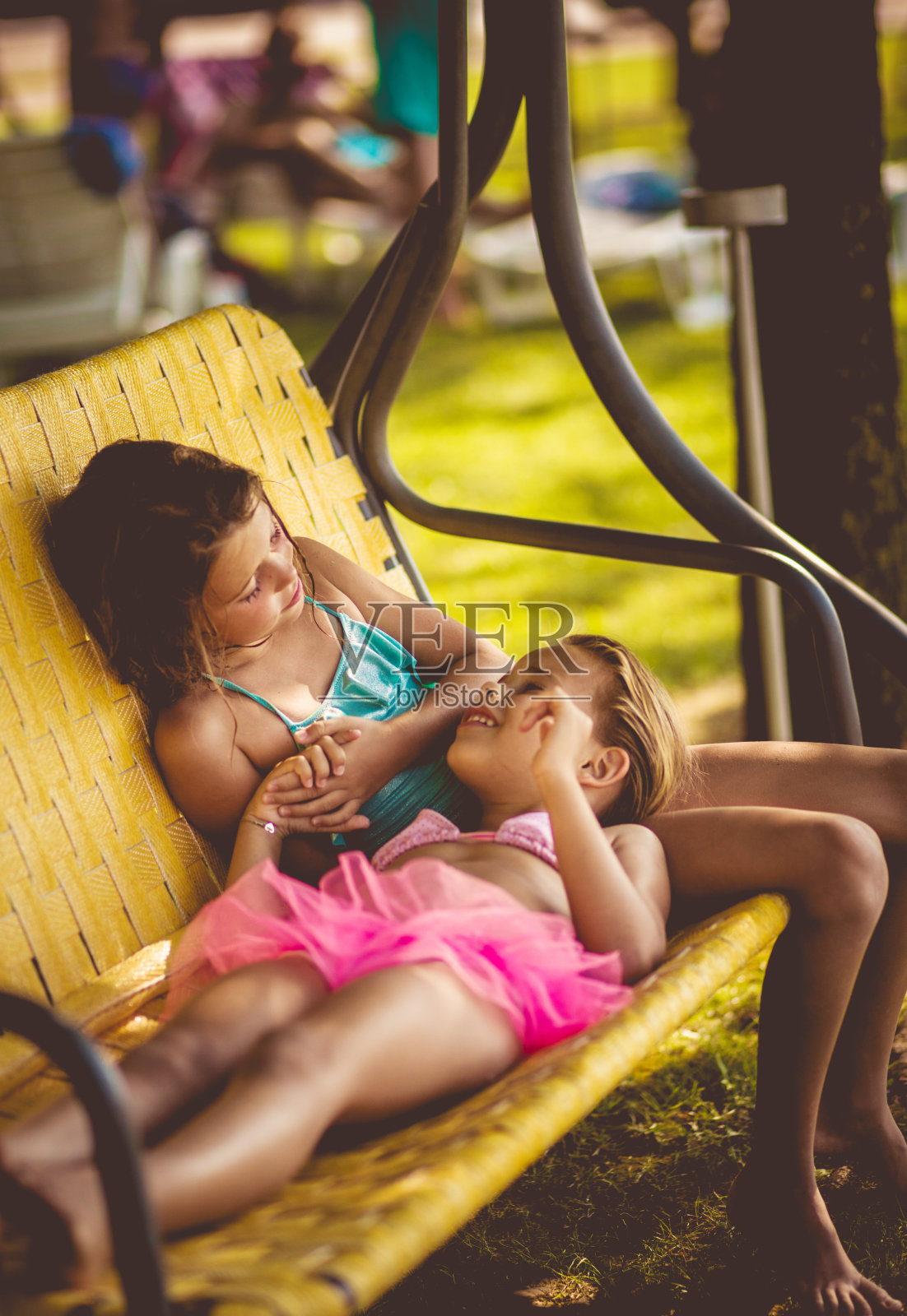 姐妹是最好的朋友。照片摄影图片