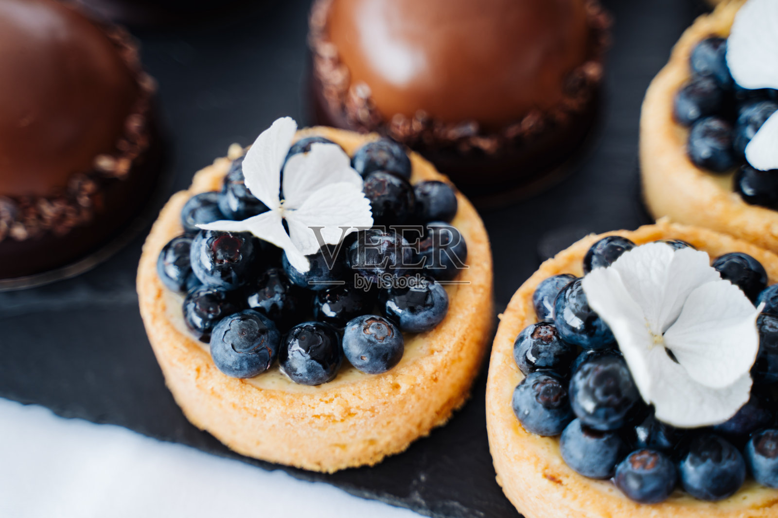 许多美味的蓝莓小馅饼的照片照片摄影图片