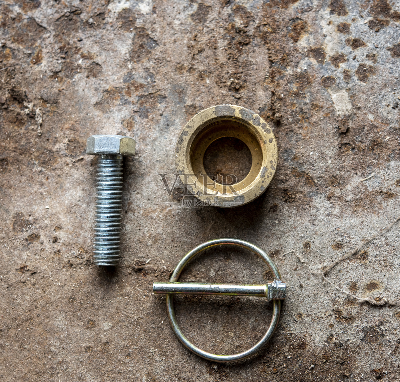 库存物品螺栓和螺母。机械车间。照片摄影图片