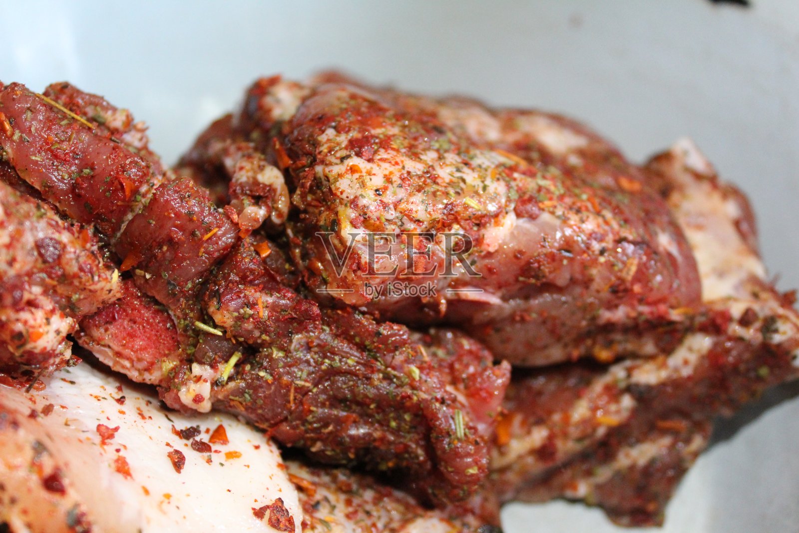 用香料煎炸排骨上的猪肉照片摄影图片