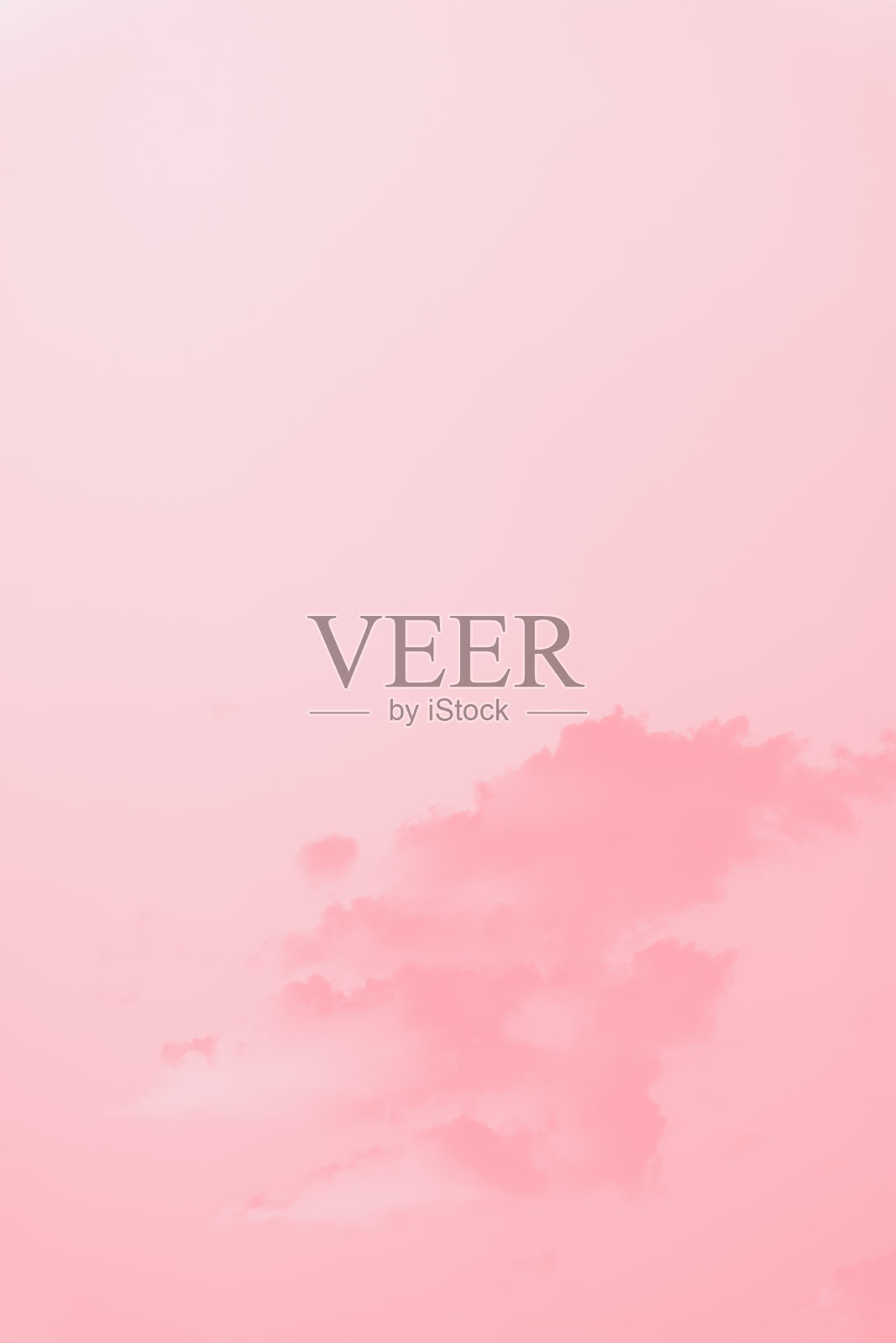 风景优美的天空。美丽柔软蓬松的云在晴朗的天空背景。粉红色珊瑚色调,复制空间照片摄影图片