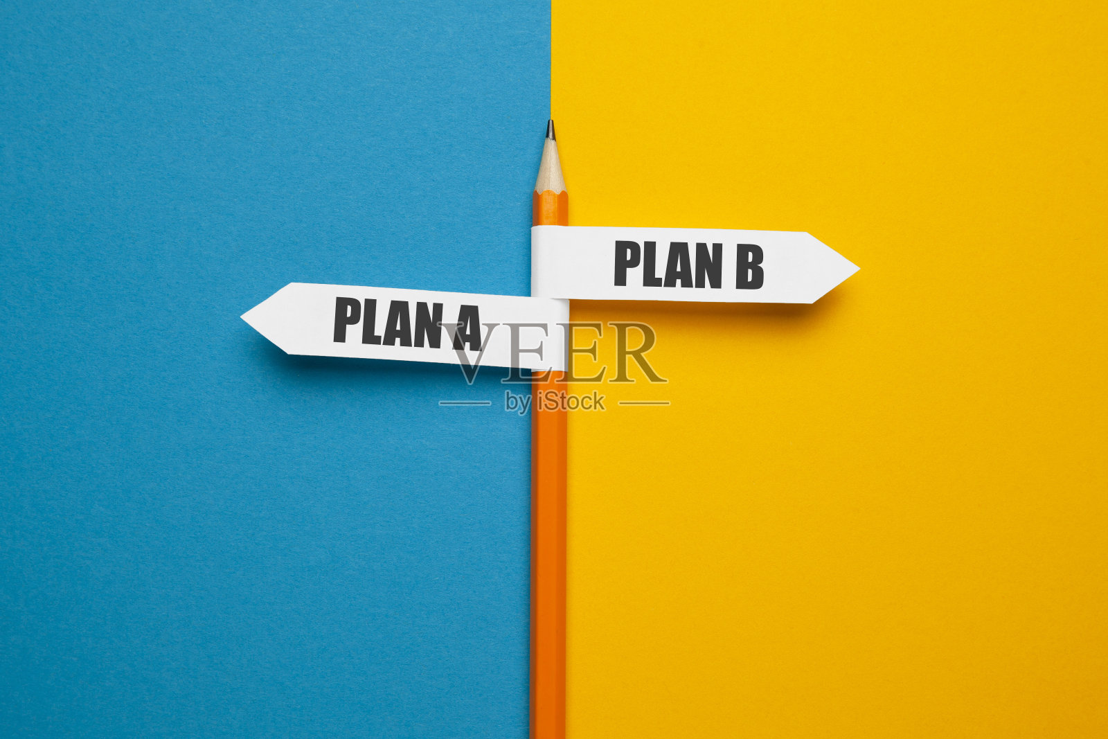 铅笔方向指示器-计划a或计划b的选择。经营策略,失败分析和不放弃照片摄影图片