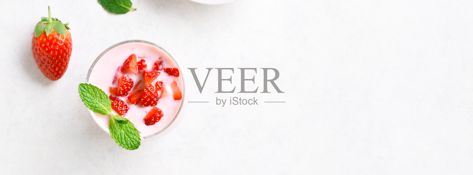 草莓酸奶照片摄影图片