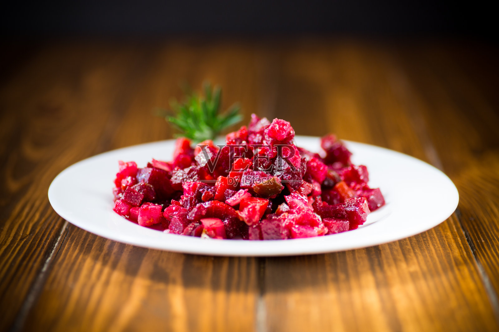 沙拉煮蔬菜沙拉放在木桌上照片摄影图片