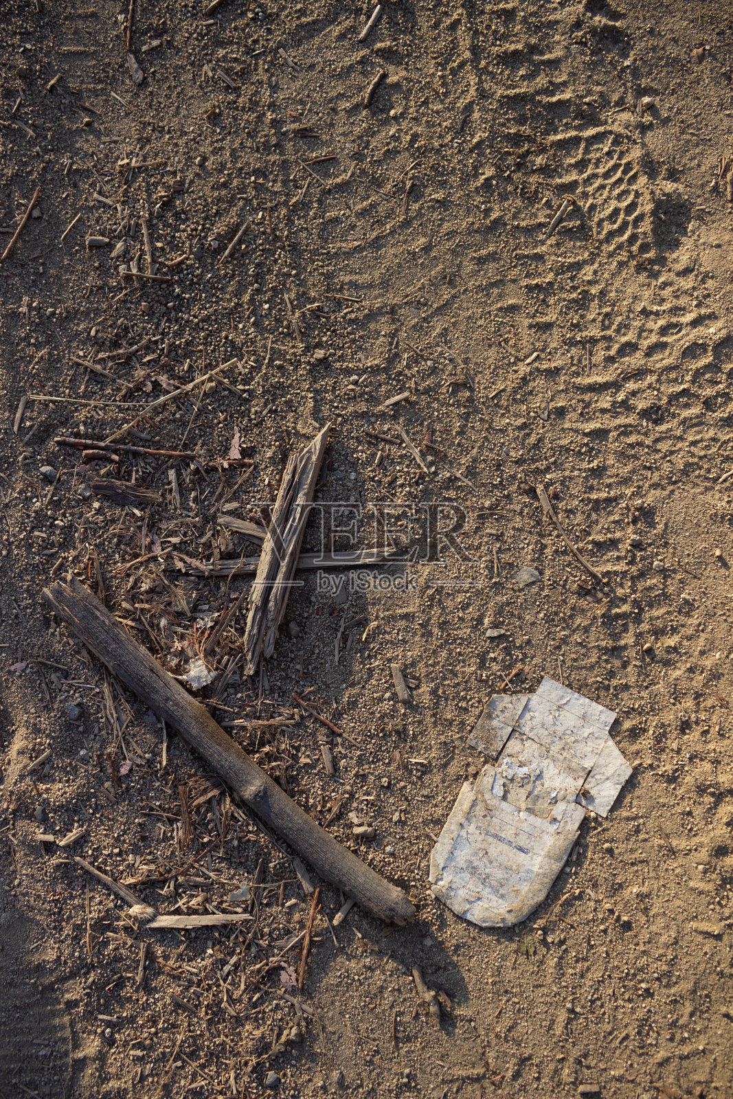 垃圾:旧的和压碎的香烟包装照片摄影图片