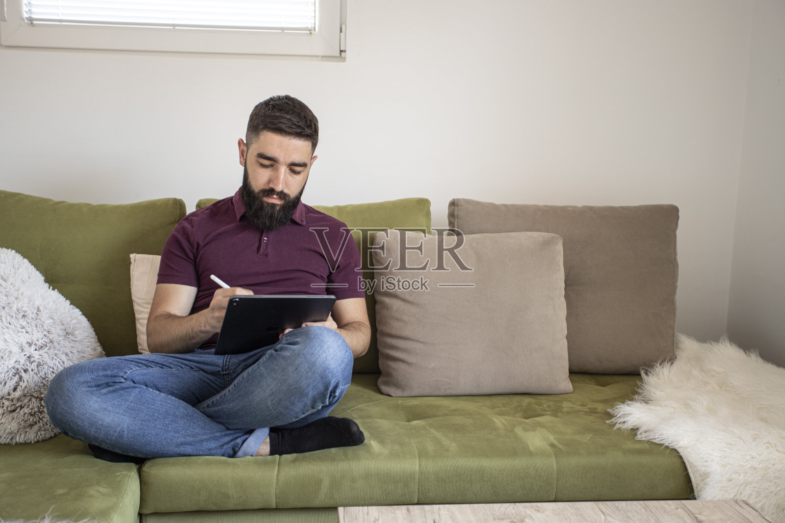 在社交距离期间在家工作照片摄影图片