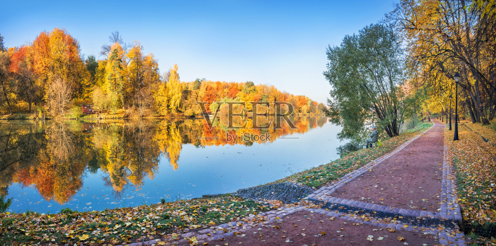 莫斯科沙皇湖的秋景照片摄影图片