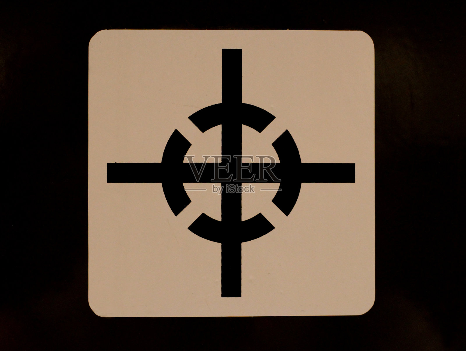 标志标志的目标在一个黑色的背景为视线照片摄影图片