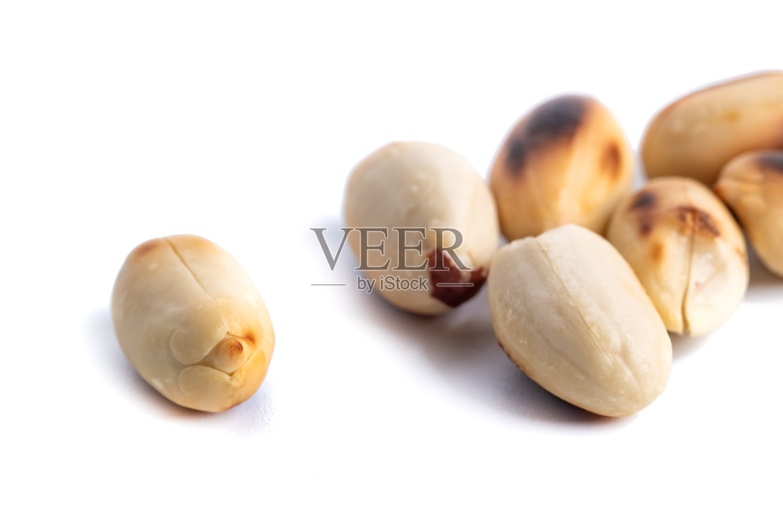 在家里烤花生孤立的白色背景照片摄影图片