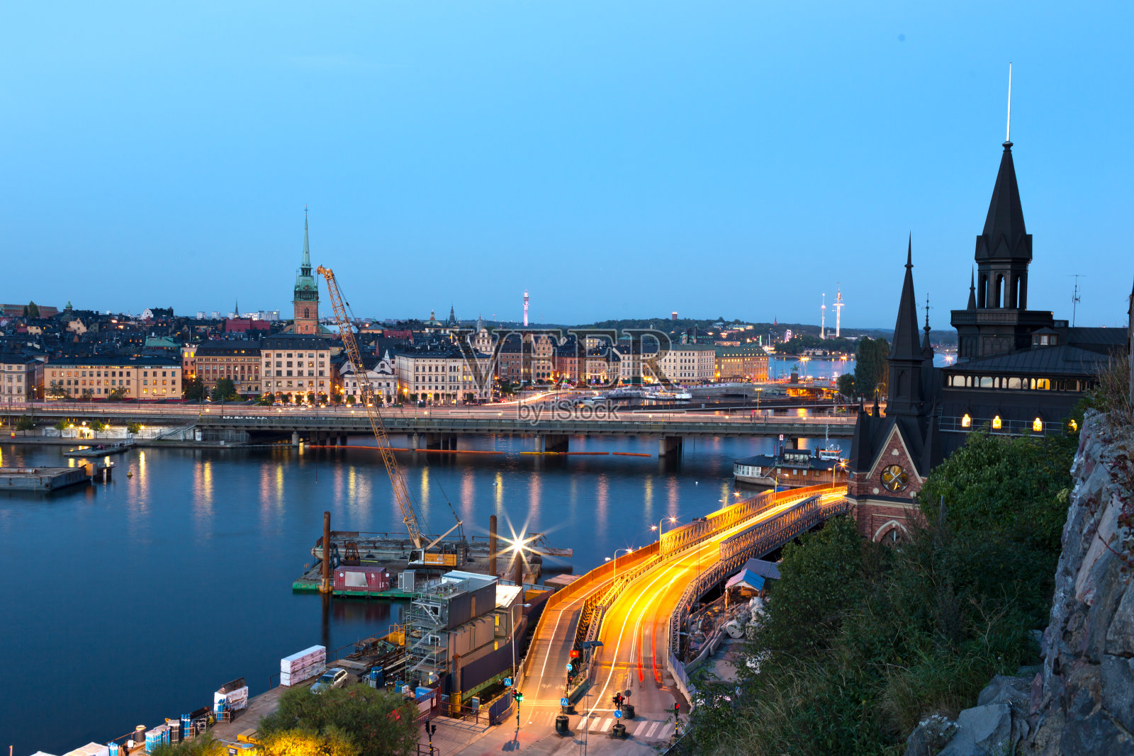 瑞典斯德哥尔摩市中心的夜景照片摄影图片